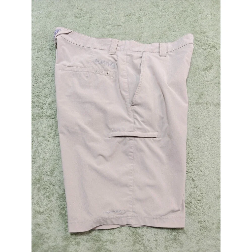 Columbia PFG Omni Shield Mens Sz 34 Beige Khaki Fishing Shorts 10 Inseam Pockets